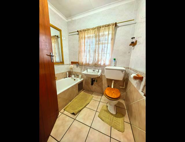 4 BEDROOM HOUSE FOR SALE IN ROODIA